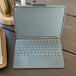 Logitech Combo Touch Keyboard Case in Gray